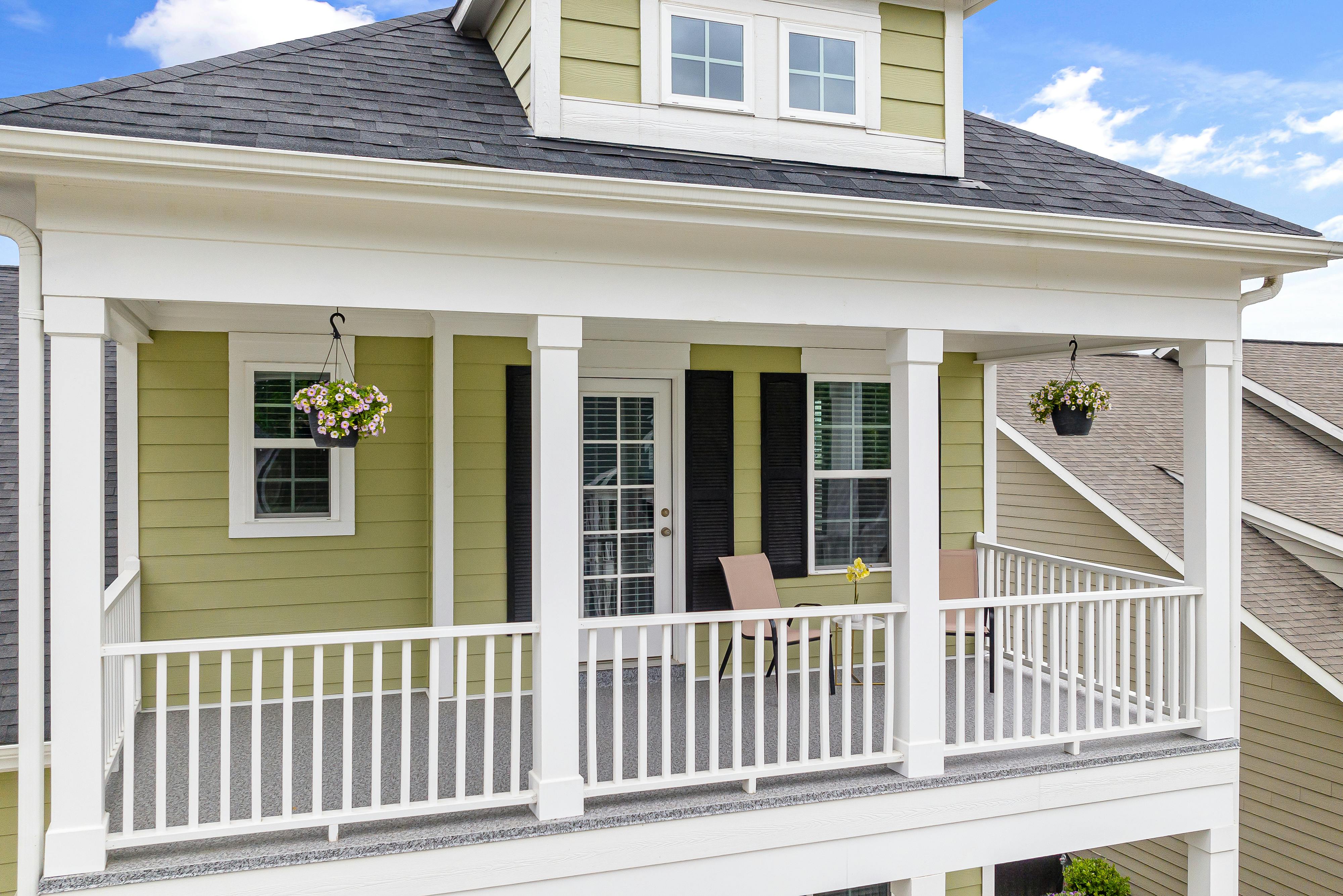 Two-tone Exterior House Colors to Highlight Details WOW 1 DAY PAINTING
